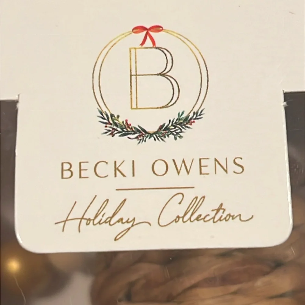 NIB Woven Bells Seagrass 42